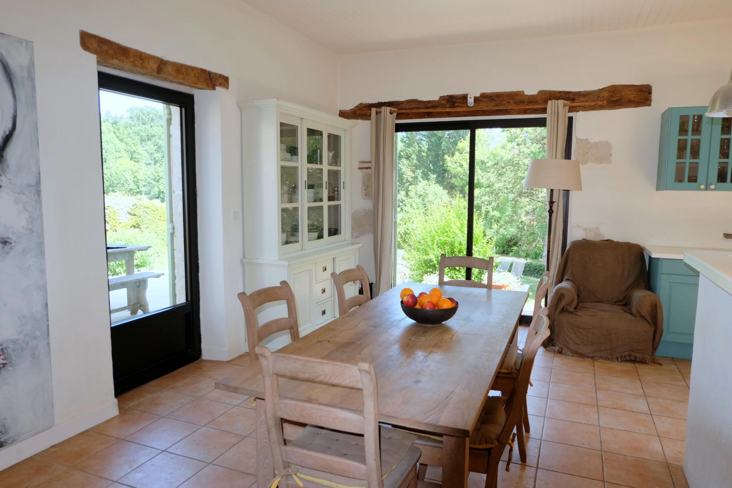 Impressive stone property with pool and private gardens, Aquitaine – France – BVI81465