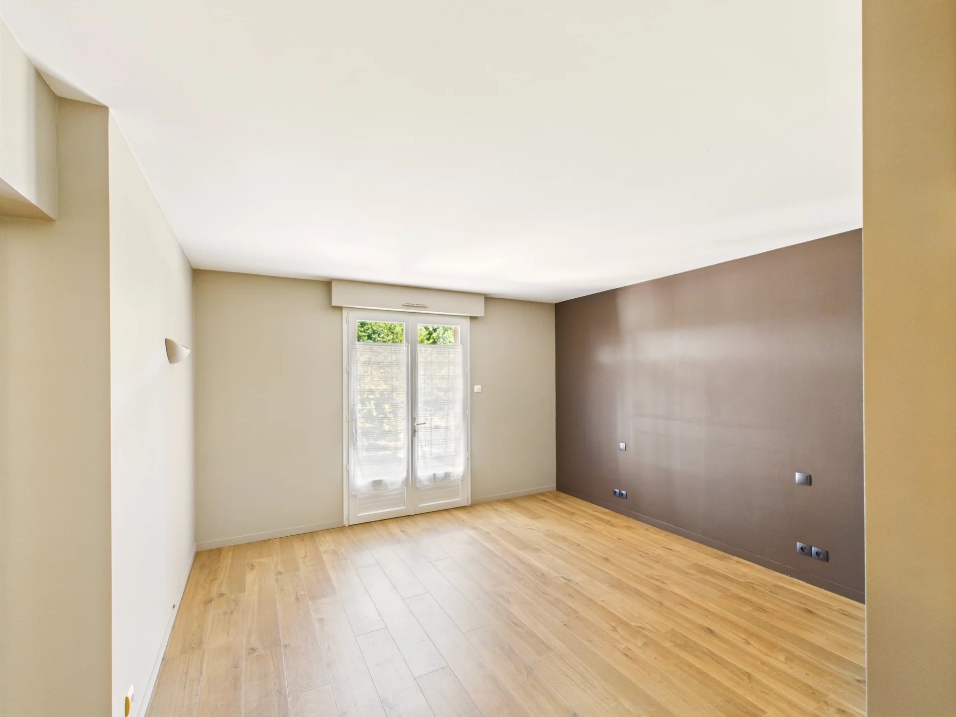 Modern 5-bed house with ground-floor bedroom on 8 ha with lake, Poitou-Charentes – France – BVI80847