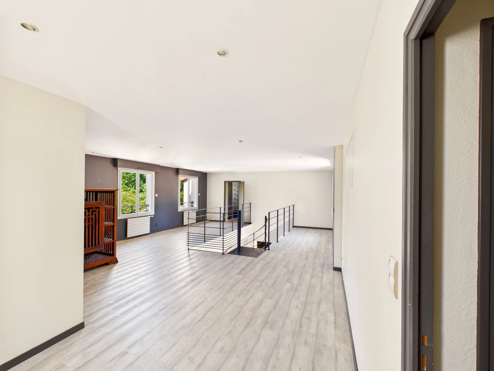 Modern 5-bed house with ground-floor bedroom on 8 ha with lake, Poitou-Charentes – France – BVI80847