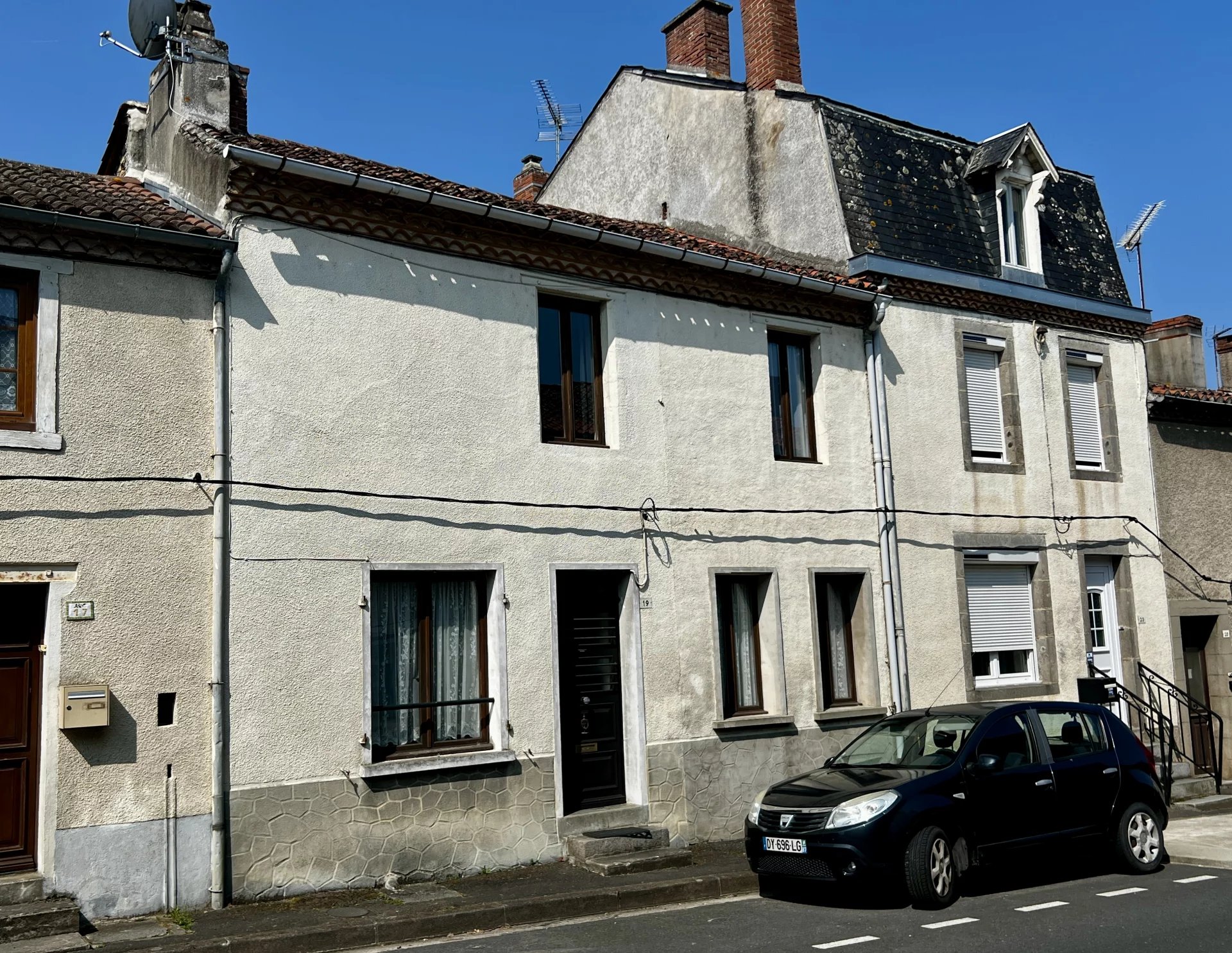 Spacious Townhouse with Sunny Terrace and Garden – Le Dorat, Limousin – France – BVI81455