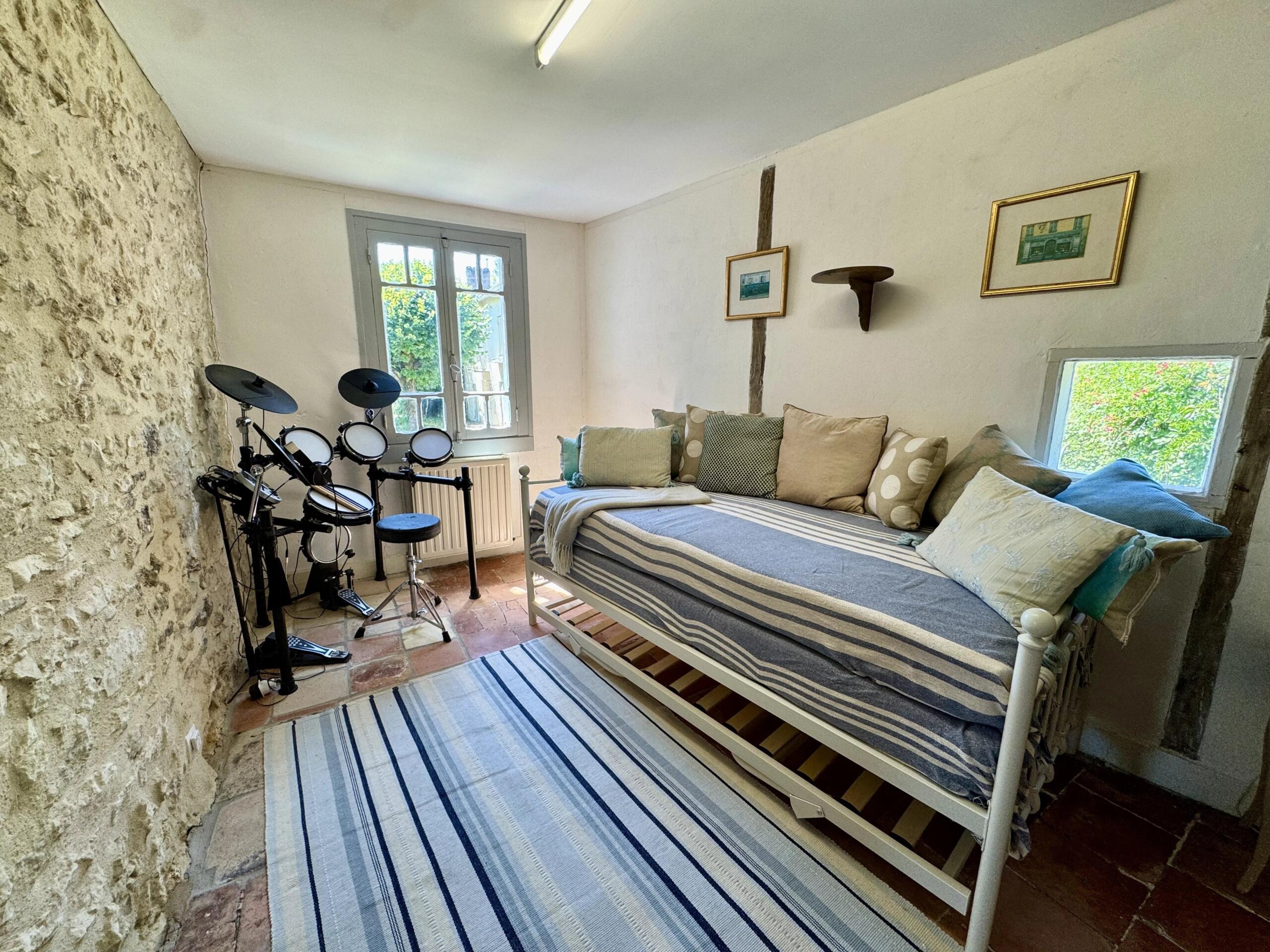 Pretty village house with heated pool, Aquitaine – France – BVI71227