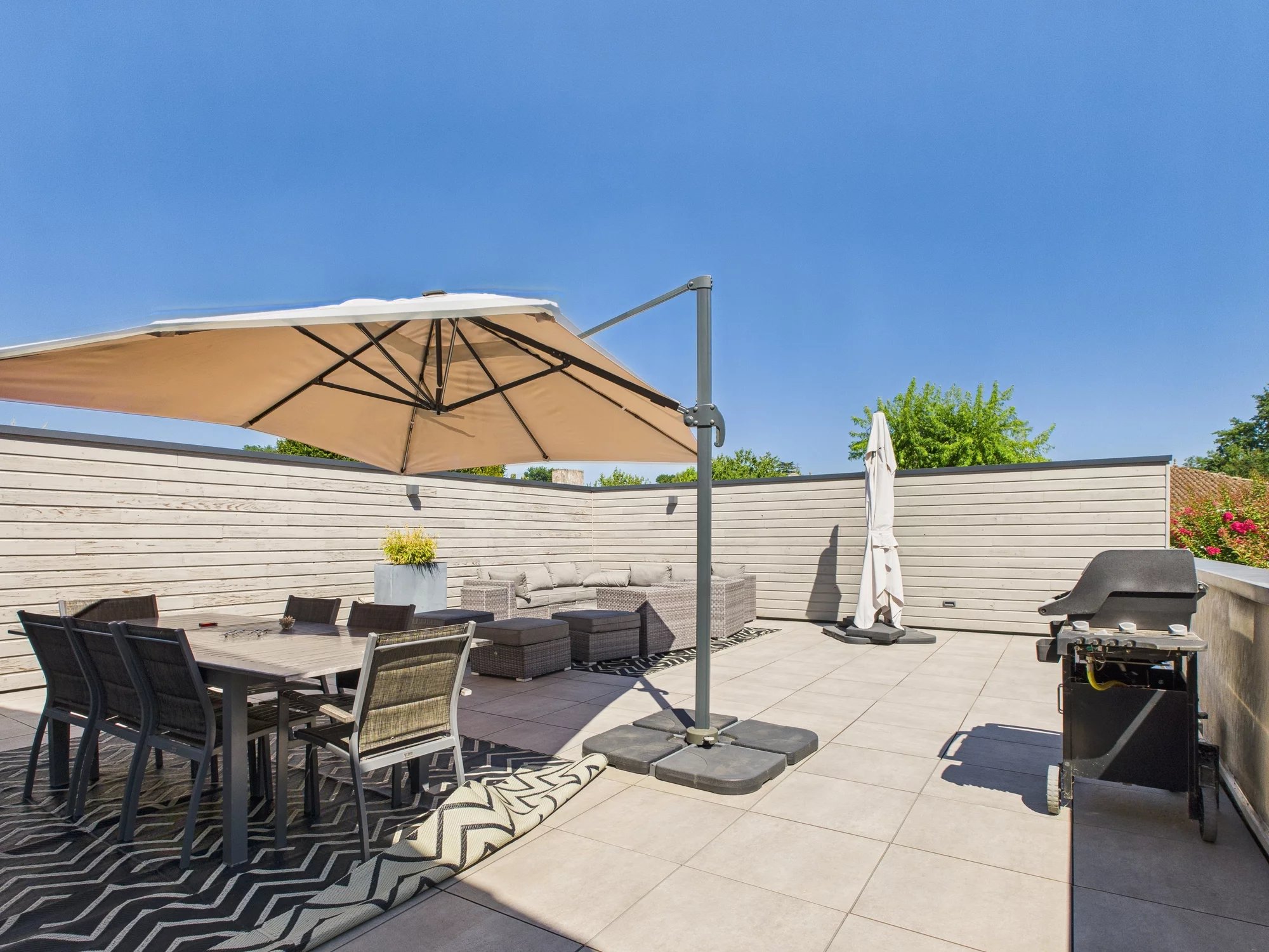 A Magnificent Large Townhouse in Eymet – Ideal for a Bed and Breakfast, Aquitaine – France – BVI79506