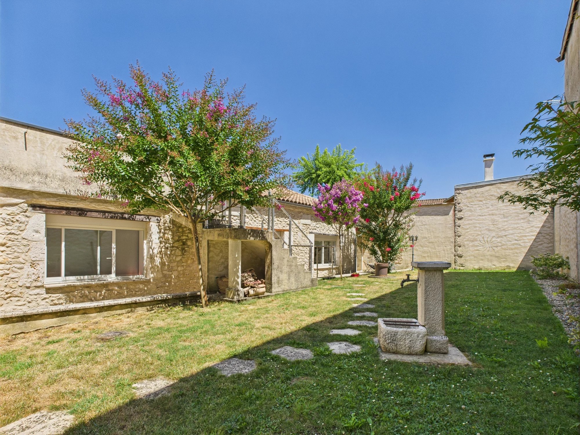 A Magnificent Large Townhouse in Eymet – Ideal for a Bed and Breakfast, Aquitaine – France – BVI79506