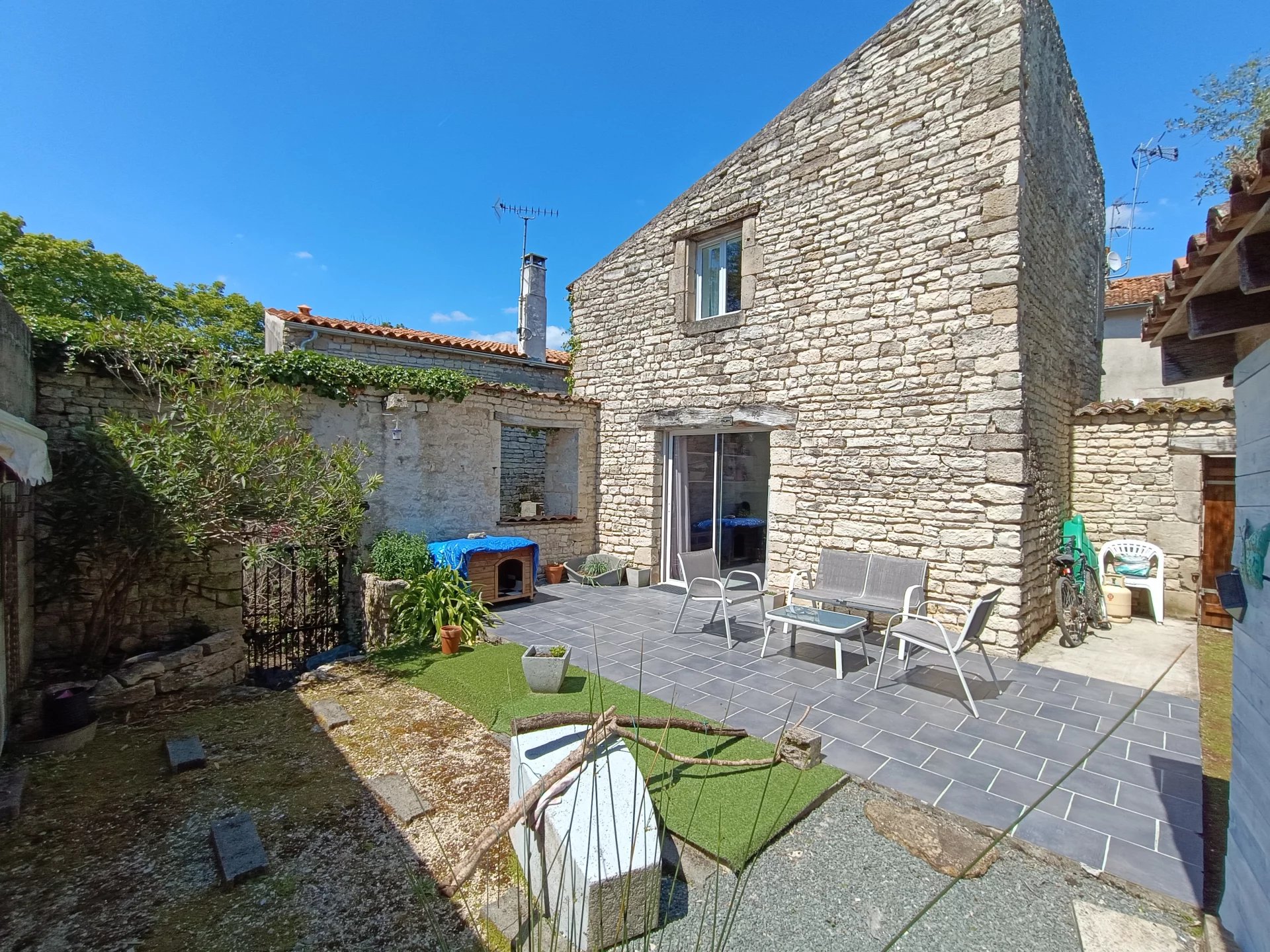 Cute house in the centre of an historic & popular village, Poitou-Charentes – France – BVI80978