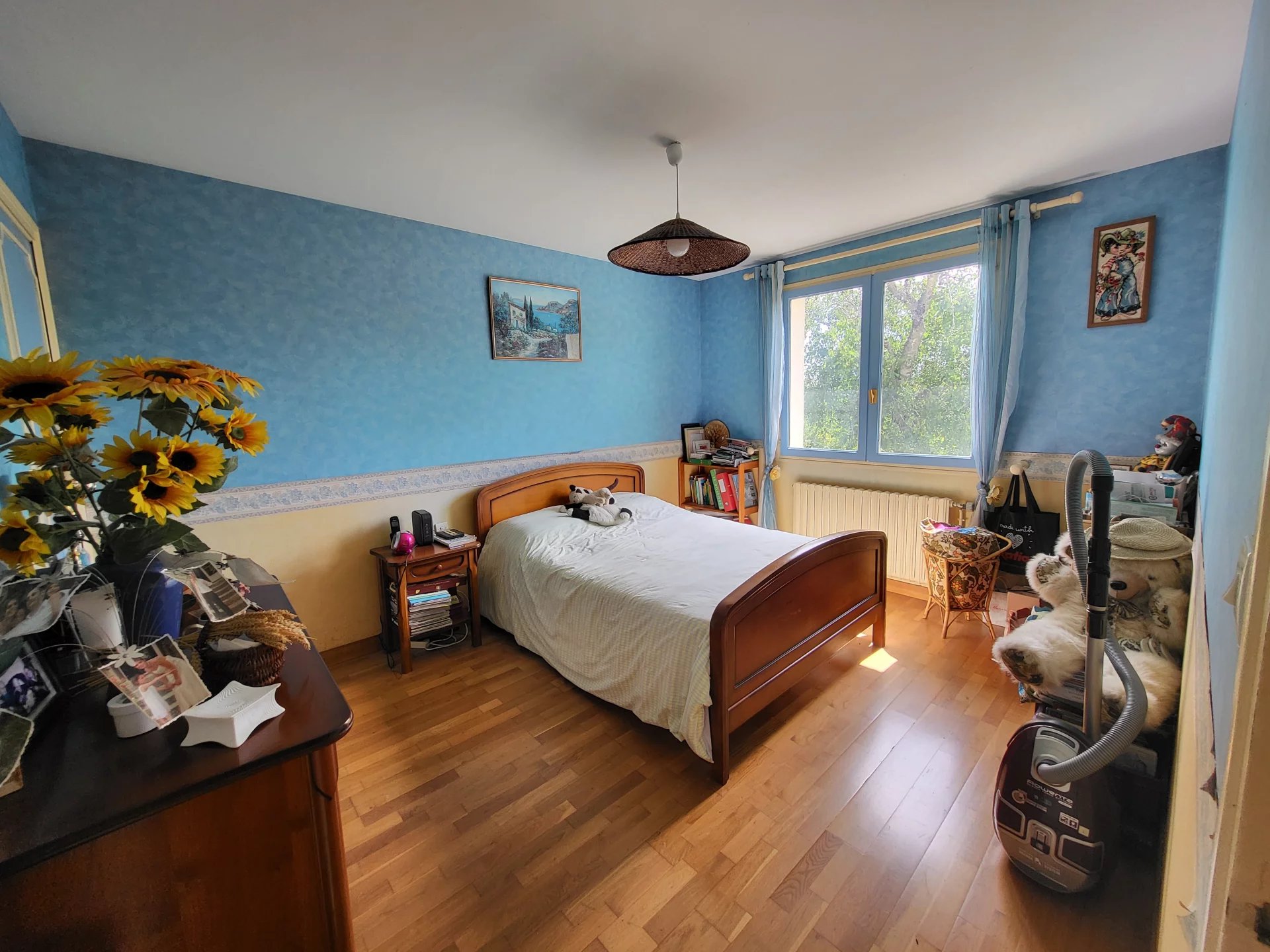 Spacious bungalow with large lower level, close to Jardres, Poitou-Charentes – France – BVI81363