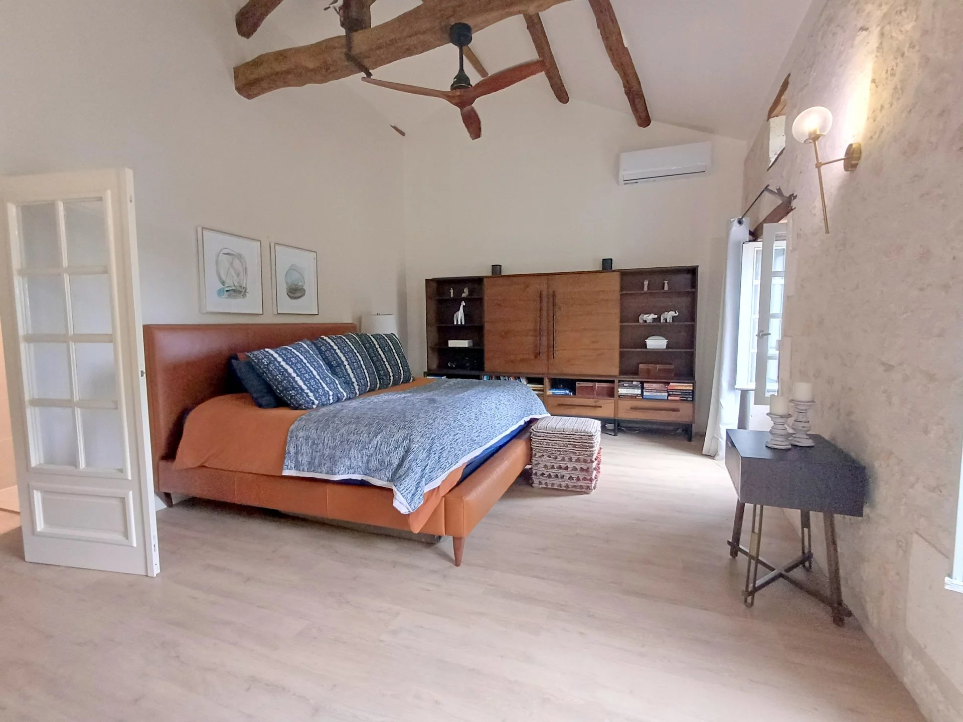 Impressive 7 bedroom stone manoir with guest house and stunning views, Poitou-Charentes – France – BVI81848