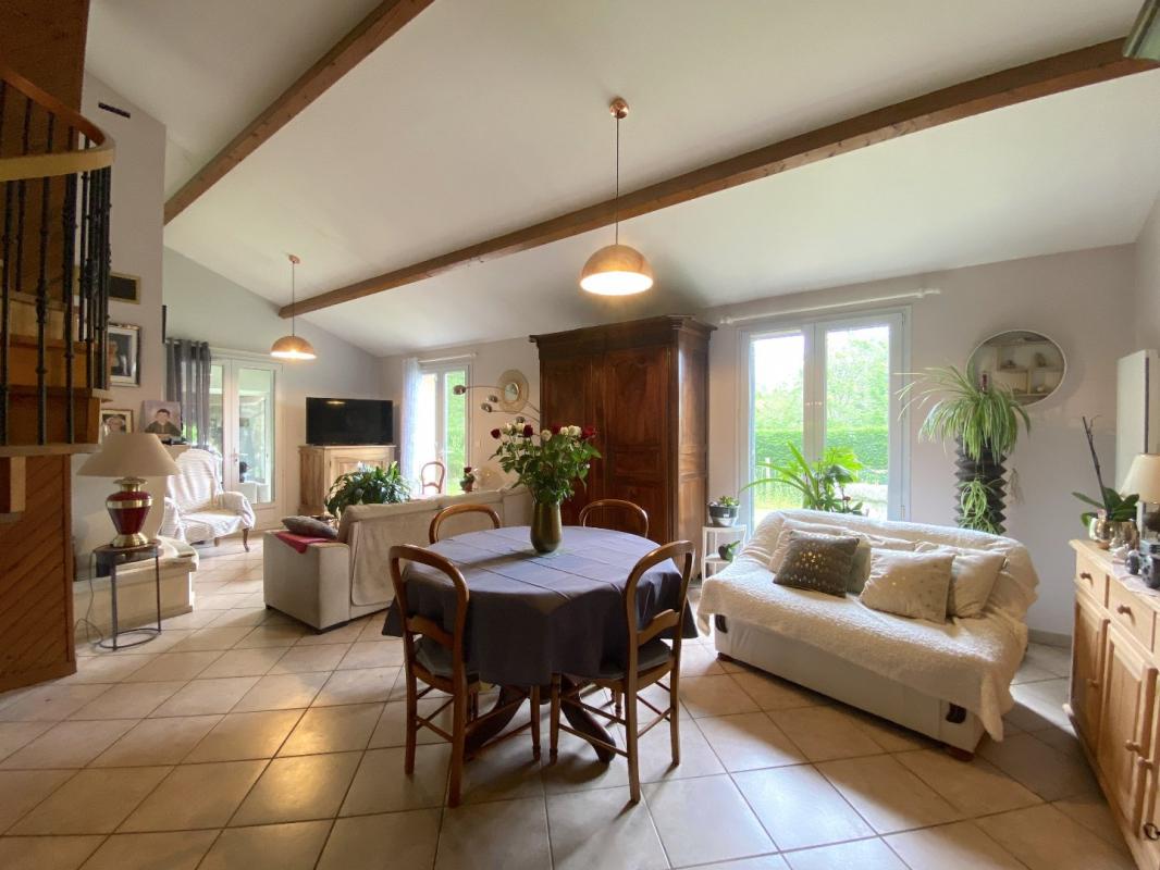 4 bedroom maison in Saint Estephe, Dordogne, France