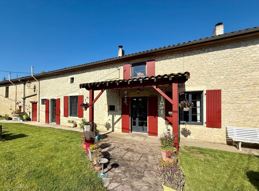 4 bedroom House in Ruffec, France – r7336