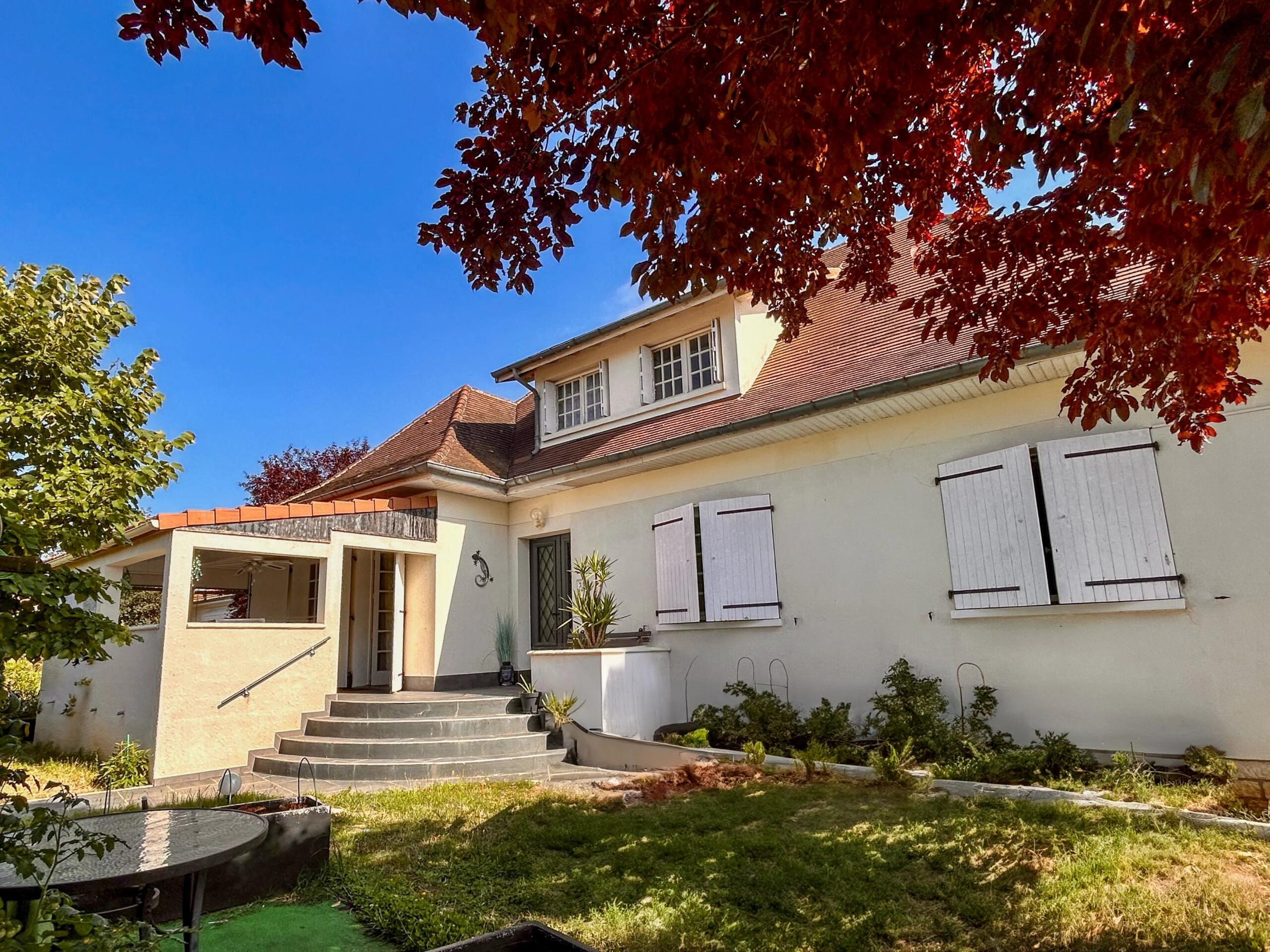 5 bedroom house with medieval town views, Midi-Pyrénées – France – BVI82067