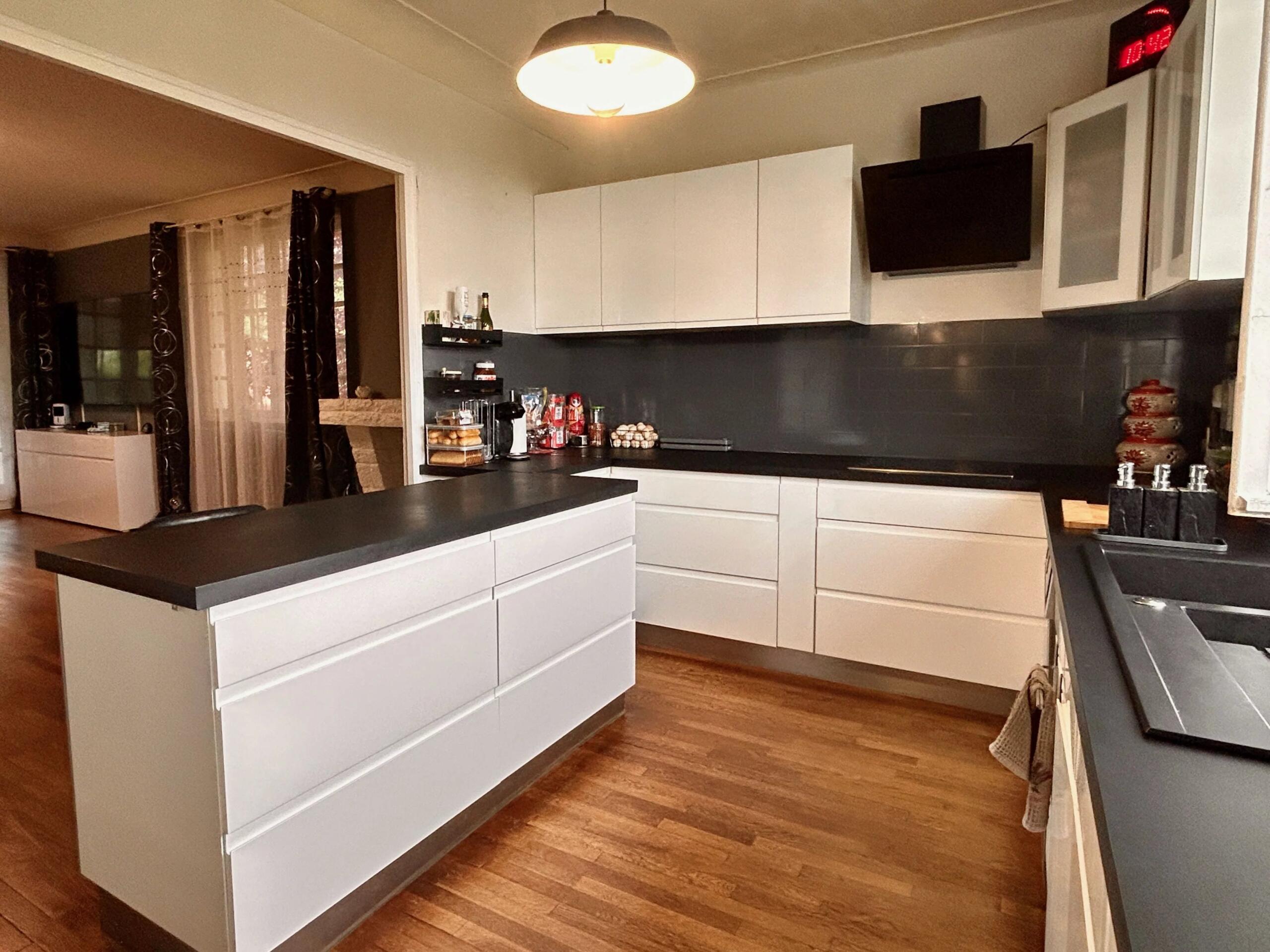 5 bedroom house with medieval town views, Midi-Pyrénées – France – BVI82067