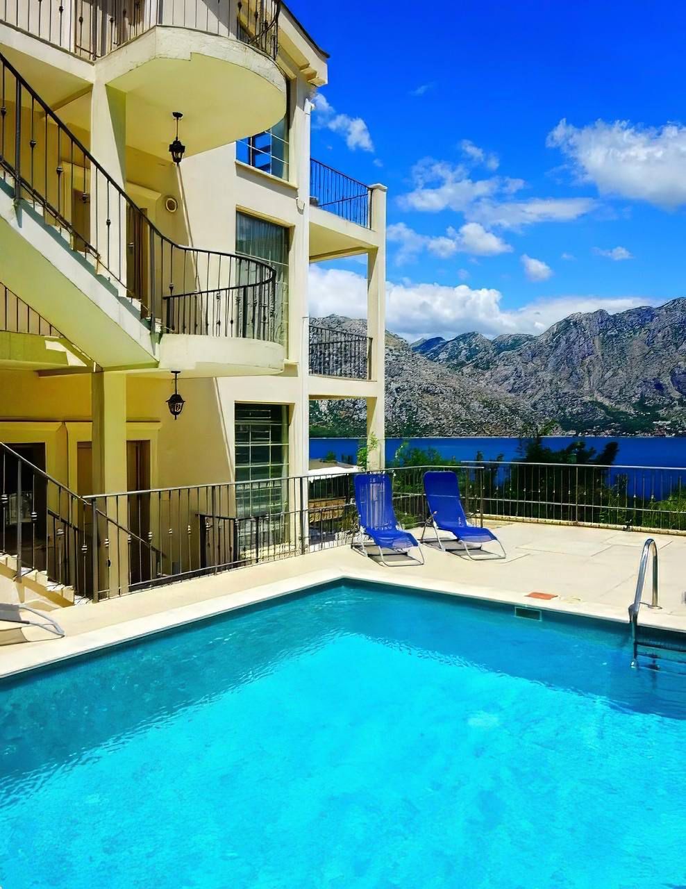 1 bedroom Apartment in Prcanj, Montenegro – CMM53130