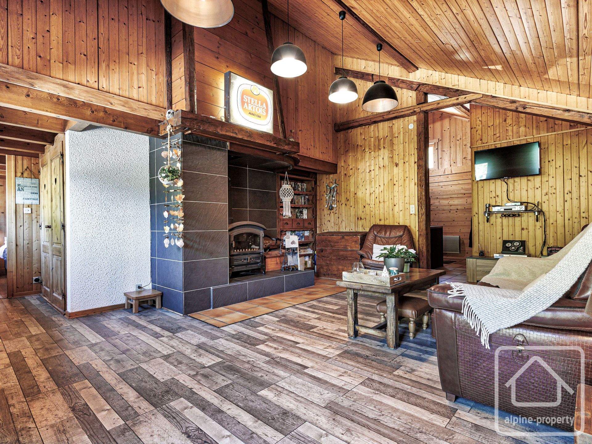 Traditional 3-bedroom Chalet With Panoramic Views, Garages And Garden – CHALETBELLECOMBESJD