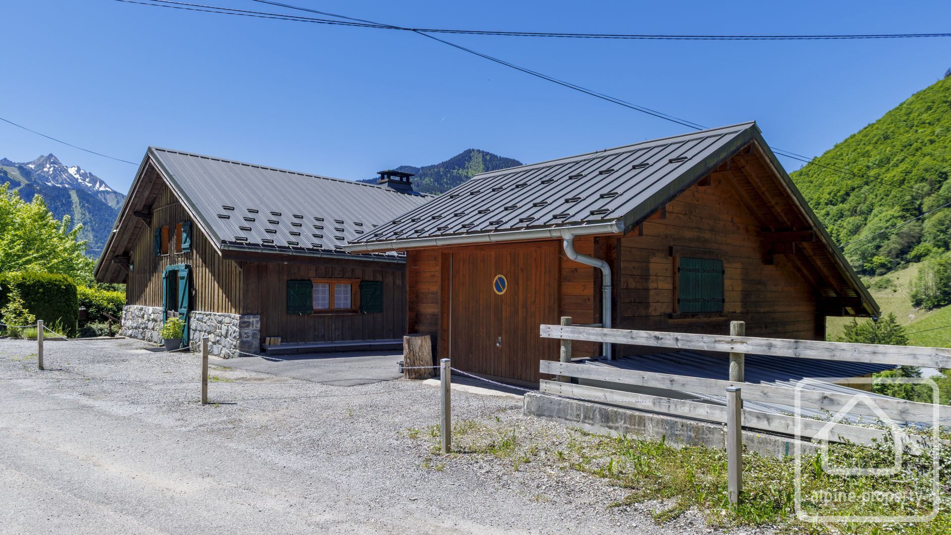 Traditional 3-bedroom Chalet With Panoramic Views, Garages And Garden – CHALETBELLECOMBESJD