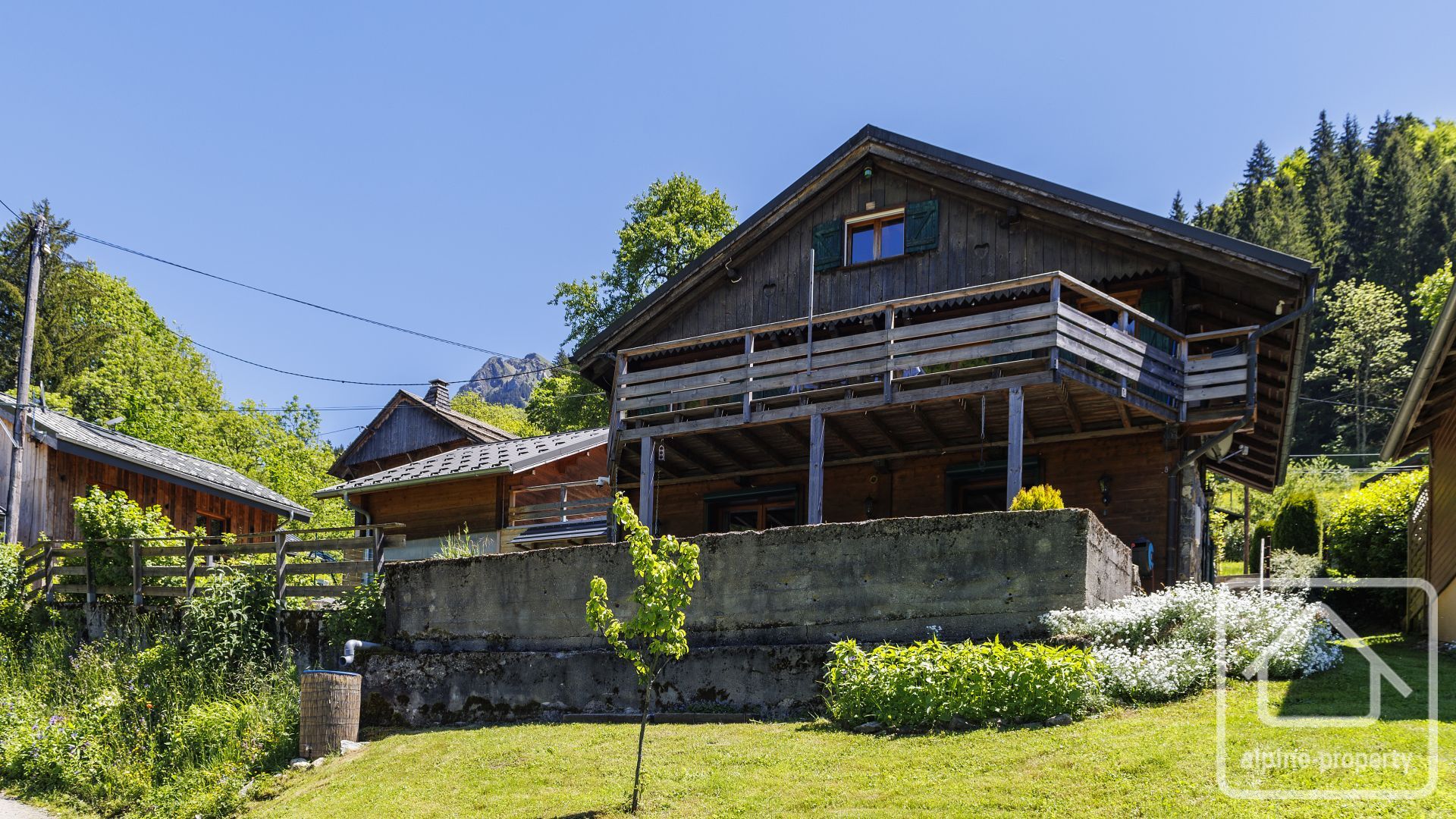 Traditional 3-bedroom Chalet With Panoramic Views, Garages And Garden – CHALETBELLECOMBESJD
