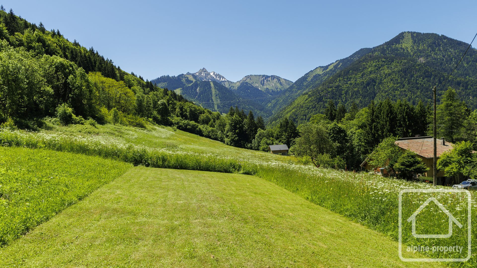 Traditional 3-bedroom Chalet With Panoramic Views, Garages And Garden – CHALETBELLECOMBESJD