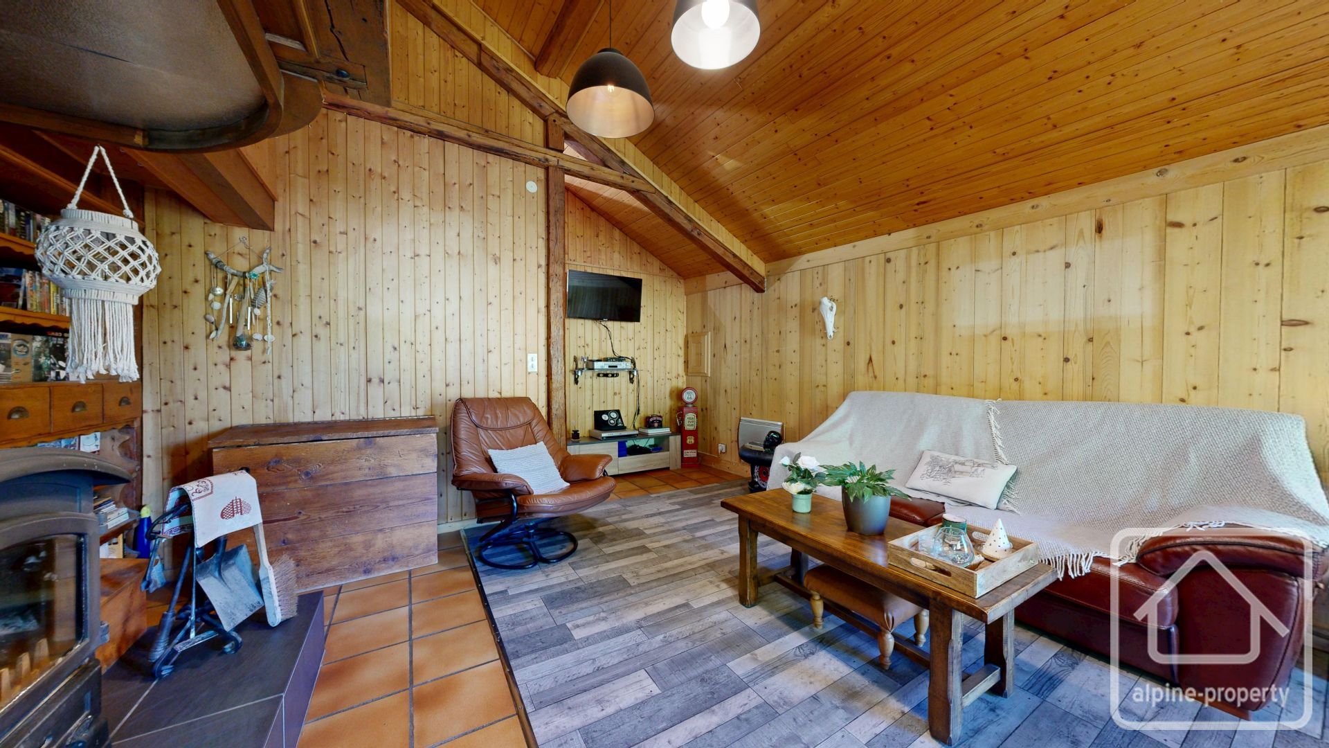 Traditional 3-bedroom Chalet With Panoramic Views, Garages And Garden – CHALETBELLECOMBESJD