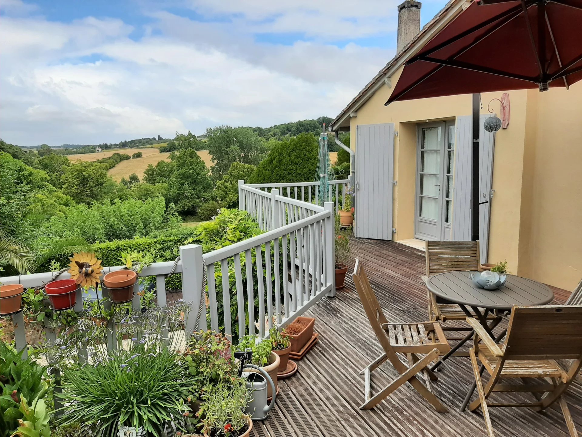 Immaculate 2 bed/2 bathroom property in Aubeterre with incredible views, Poitou-Charentes – France – BVI82069