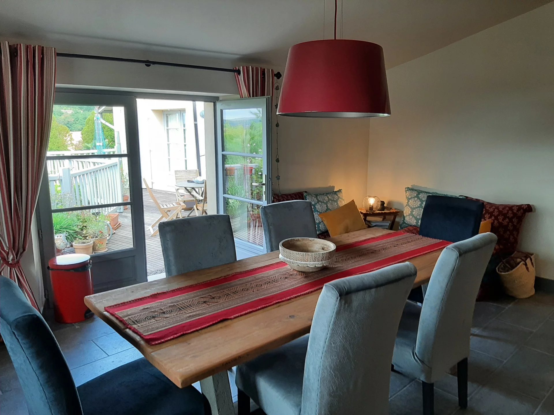 Immaculate 2 bed/2 bathroom property in Aubeterre with incredible views, Poitou-Charentes – France – BVI82069