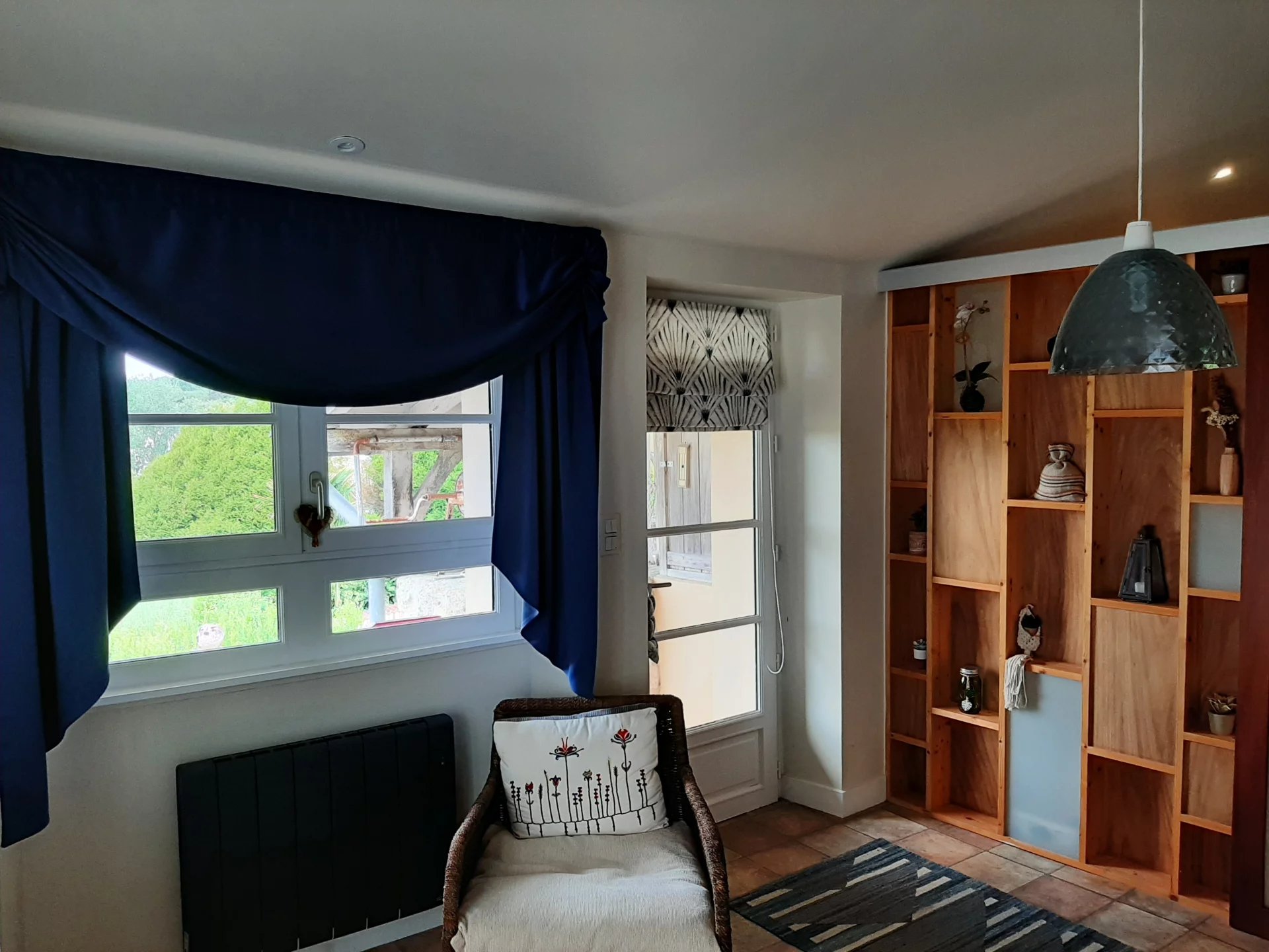 Immaculate 2 bed/2 bathroom property in Aubeterre with incredible views, Poitou-Charentes – France – BVI82069