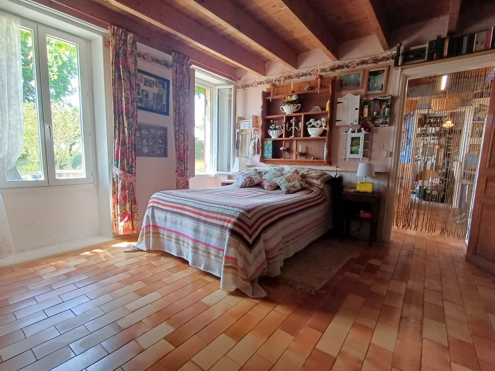 Large Charentaise Farmhouse with Stunning Views and Gîte Potential, Poitou-Charentes – France – BVI81240