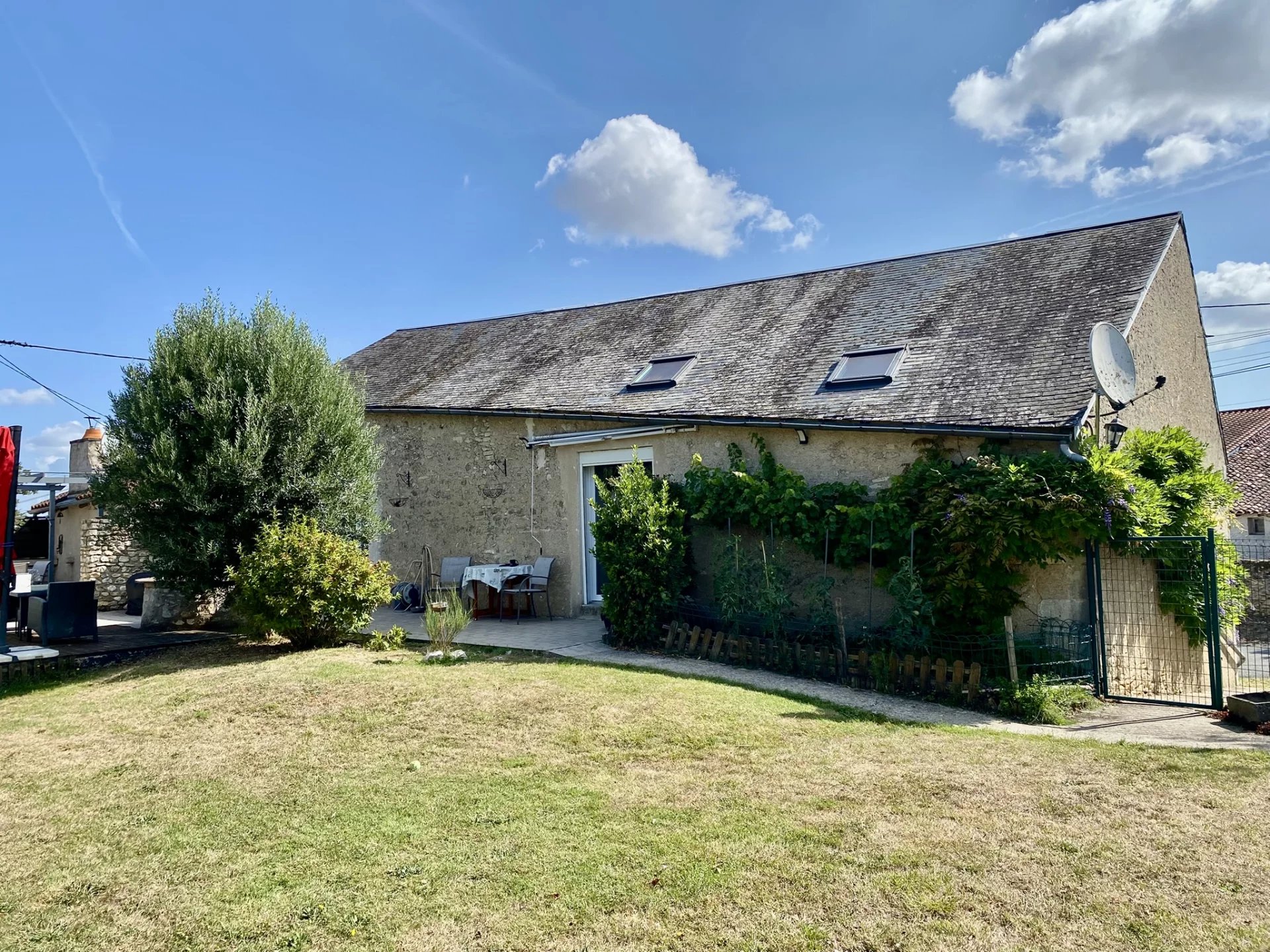 Family home or a great rental property potential near Chauvigny, Poitou-Charentes – France – BVI82206