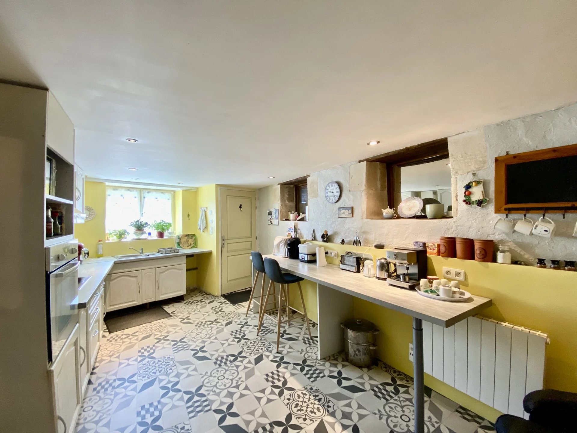 Family home or a great rental property potential near Chauvigny, Poitou-Charentes – France – BVI82206