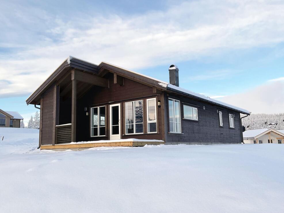 Norwegian Log Cabin & Plot For Sale – Bekkeblom – Compact, Cosy, and Cleverly Designed