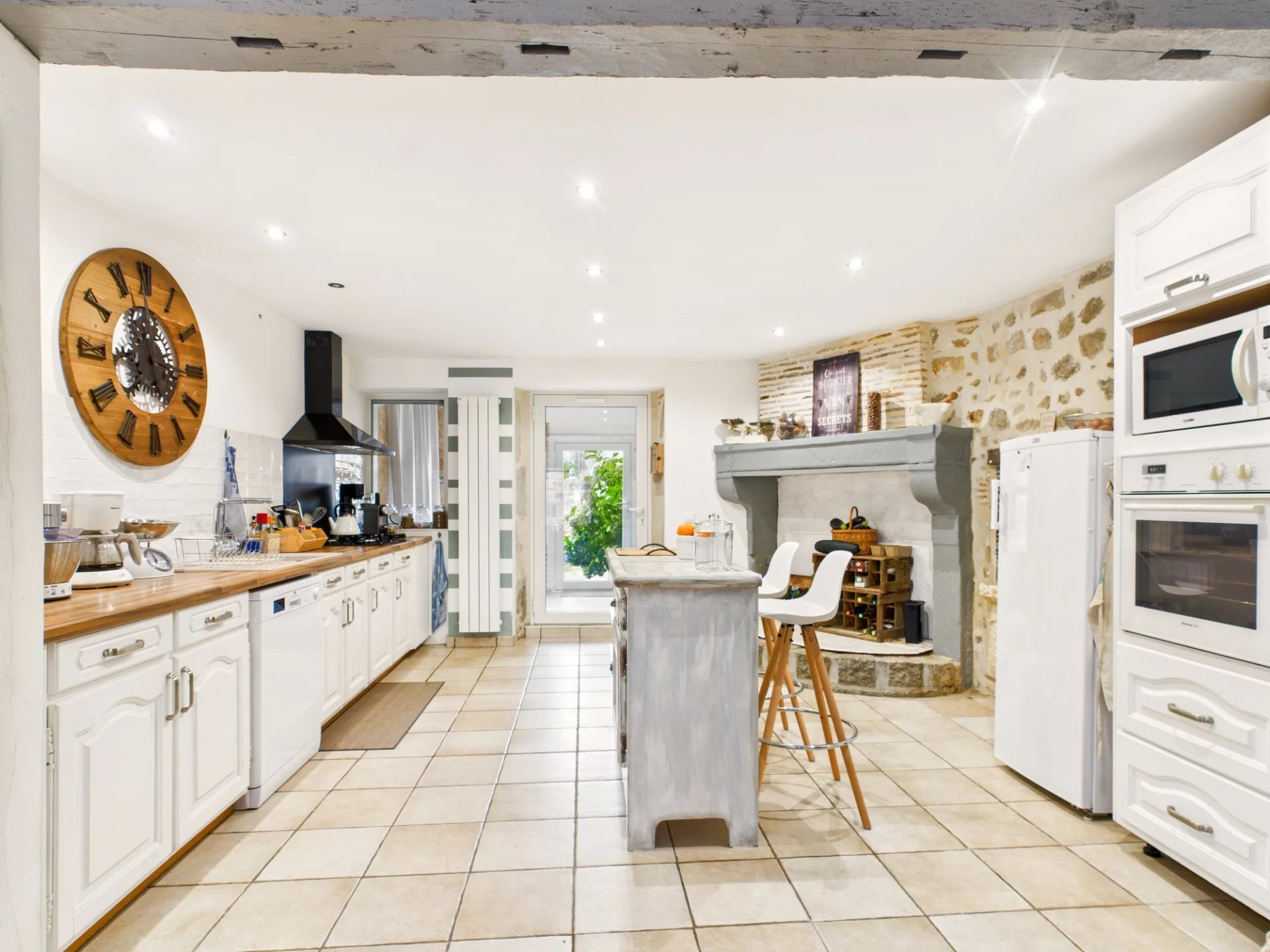 Beautiful village house close to shops, Aquitaine – France – BVI81878