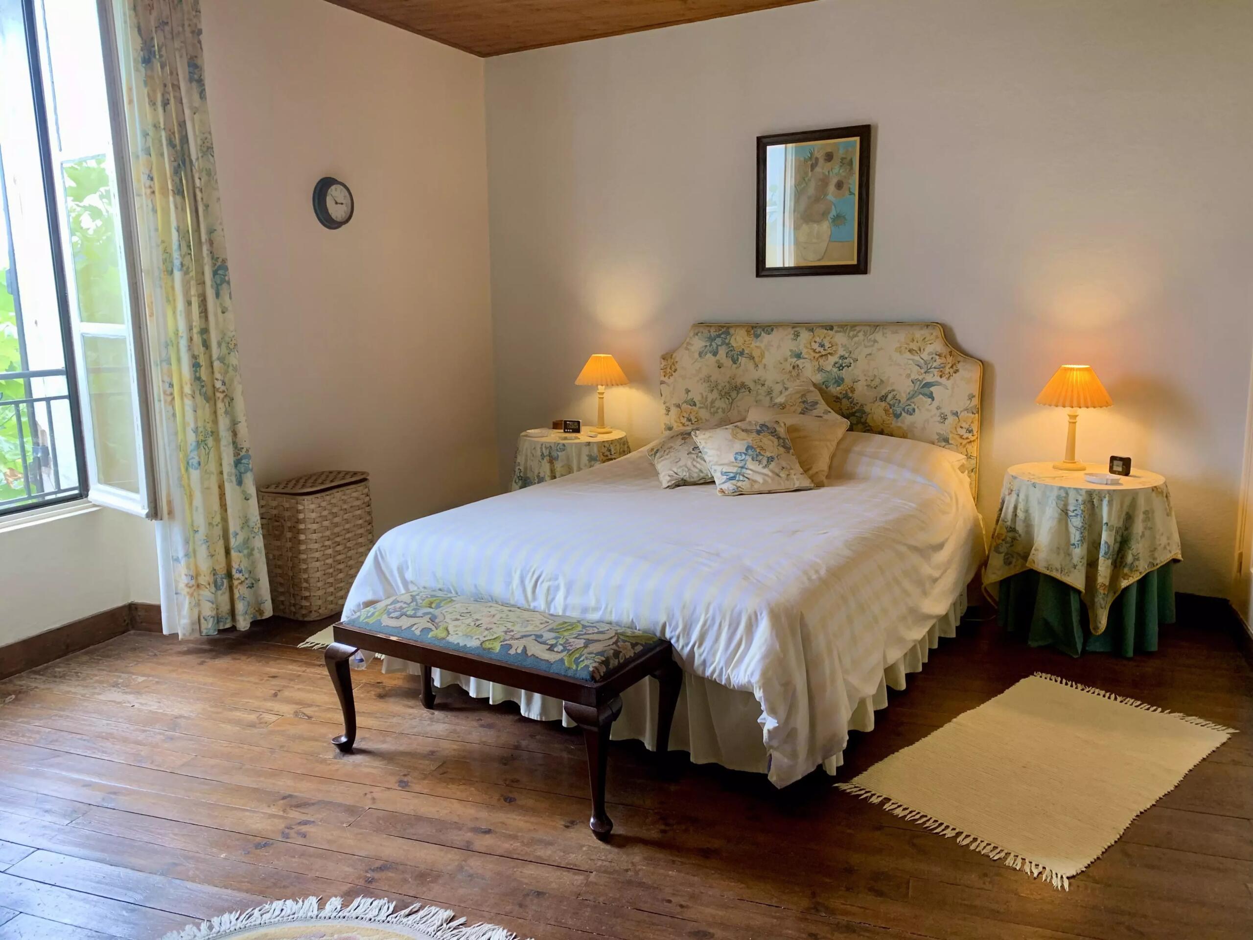 Well-presented 4-bedroom townhouse in Belvès, Aquitaine – France – BVI82055