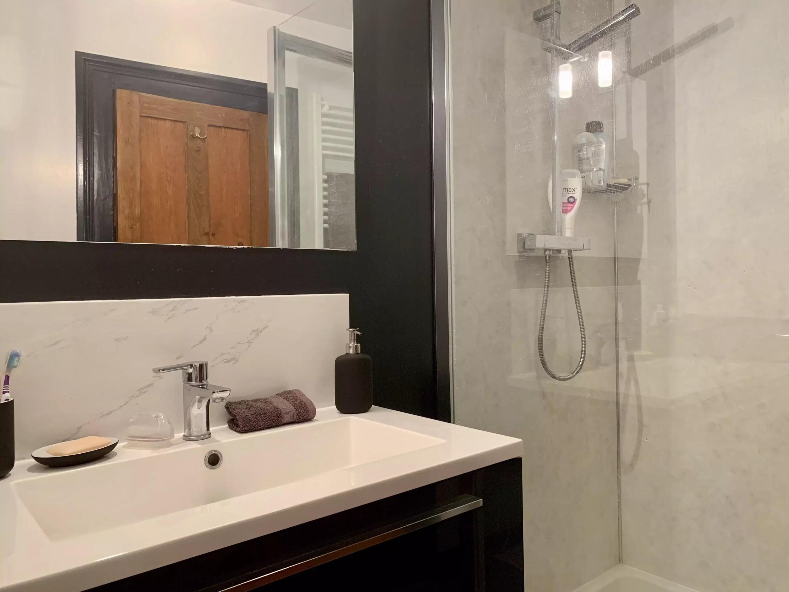 Well-presented 4-bedroom townhouse in Belvès, Aquitaine – France – BVI82055