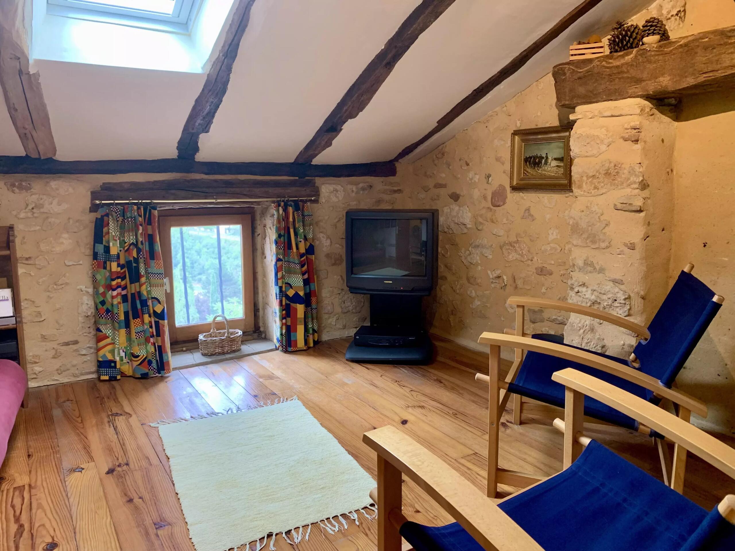 Well-presented 4-bedroom townhouse in Belvès, Aquitaine – France – BVI82055