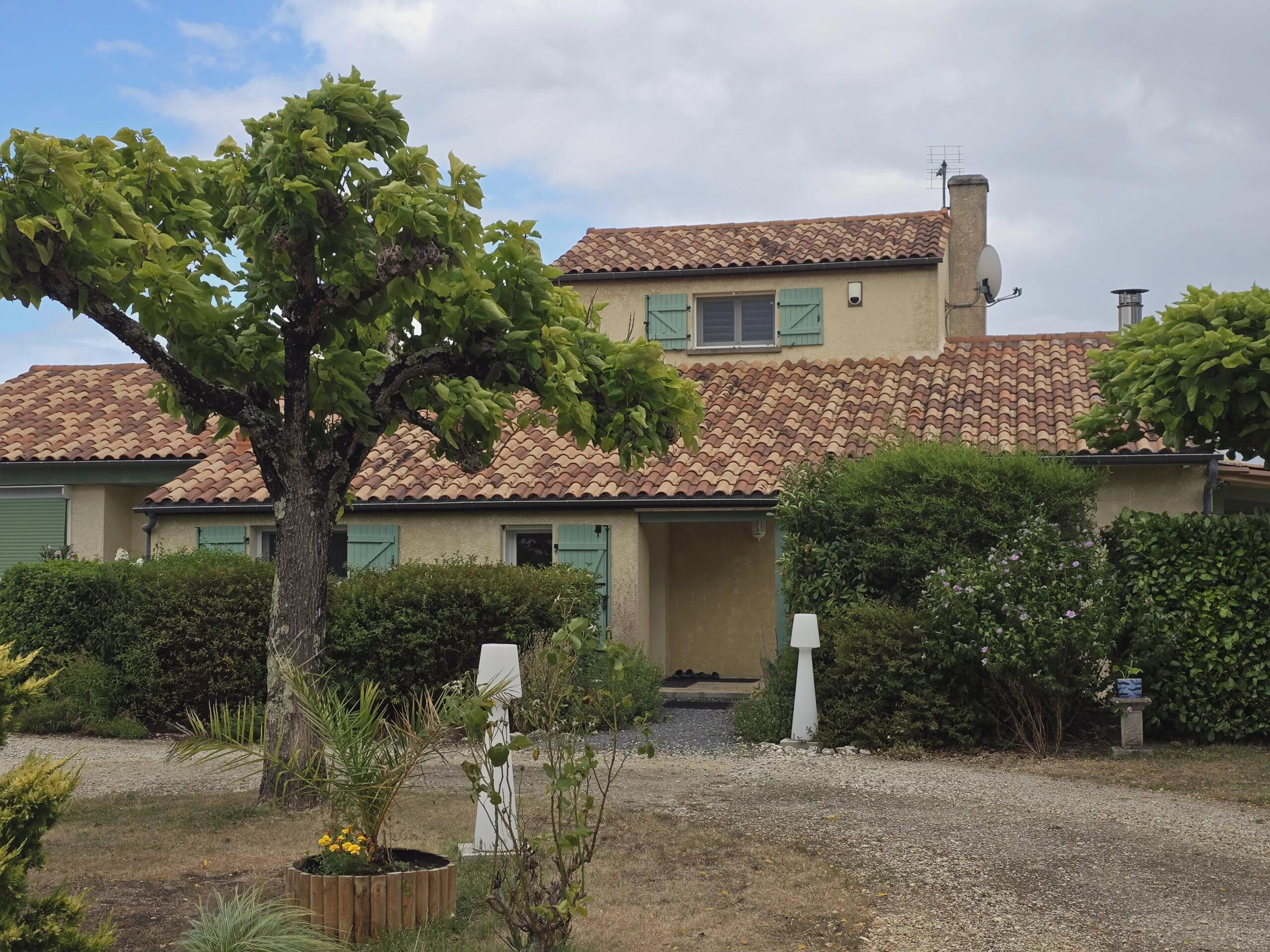 Family home with pool in a peaceful area, Aquitaine – France – BVI81882