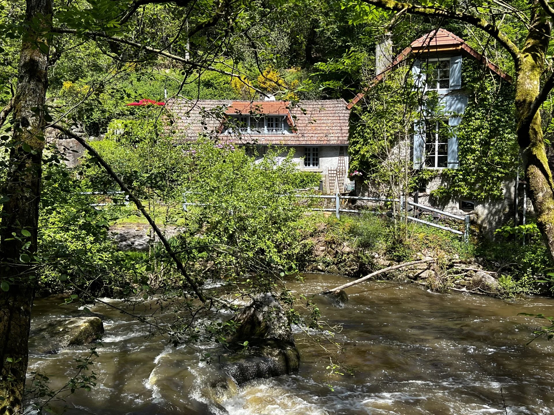 Life on the river where historic meets ultra modern, Limousin – France – BVI75391