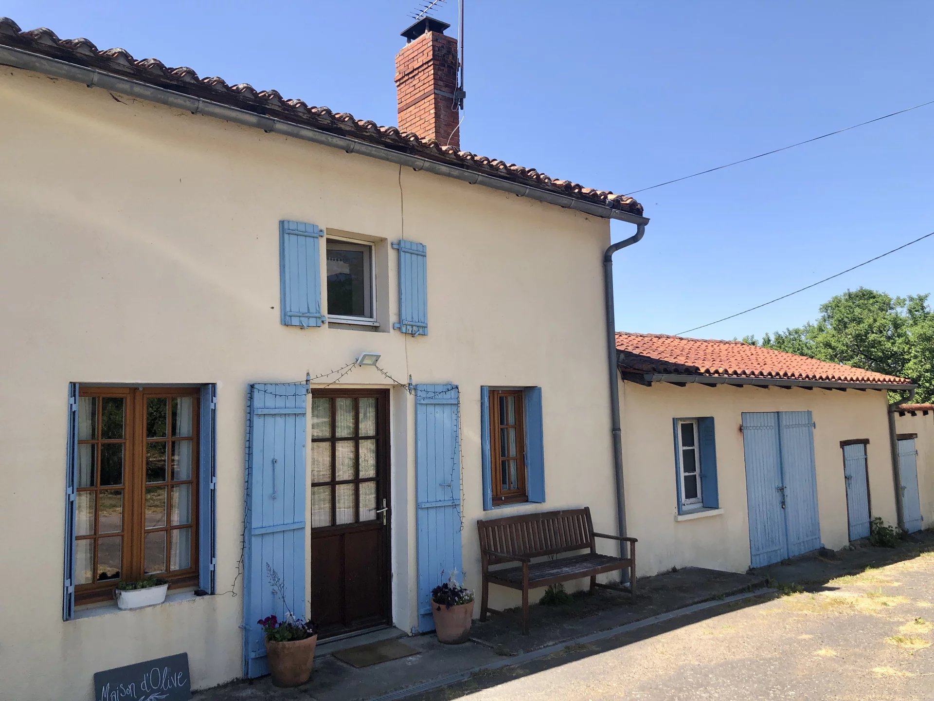 Character packed house in lovely hamlet location, Poitou-Charentes – France – BVI81230