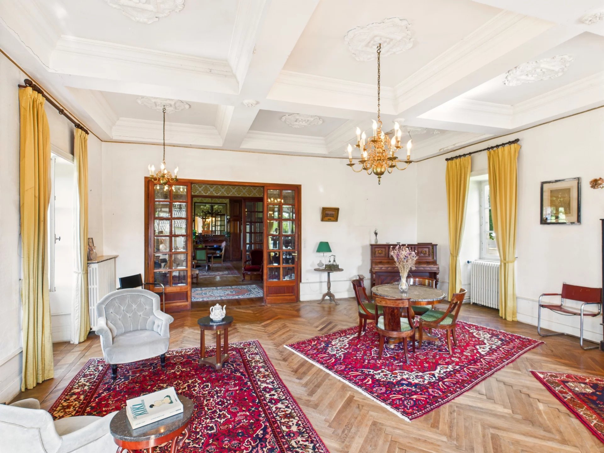 Impressive village chateau with 3 properties, barn and land to renovate, Aquitaine – France – BVI81317