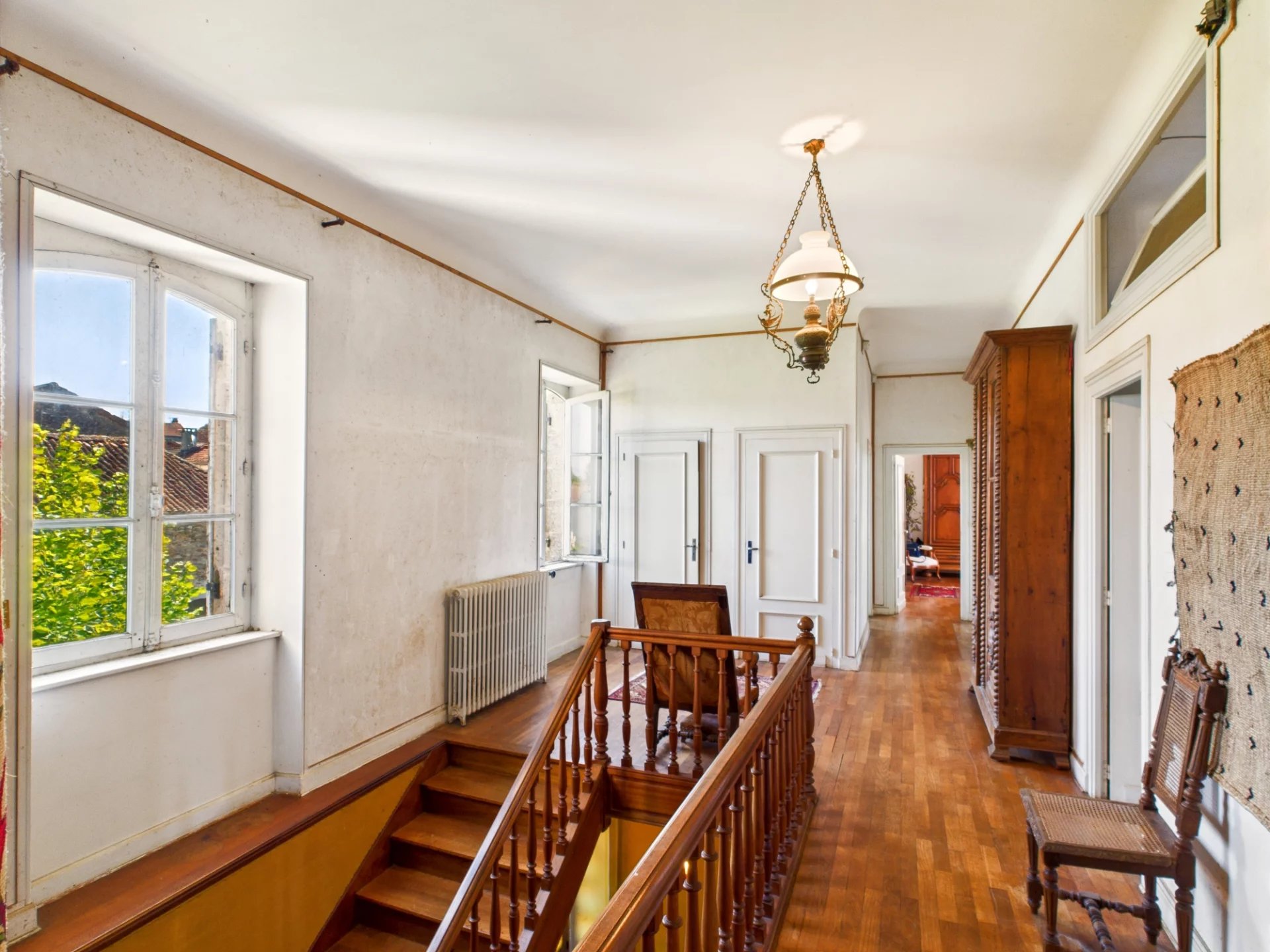 Impressive village chateau with 3 properties, barn and land to renovate, Aquitaine – France – BVI81317