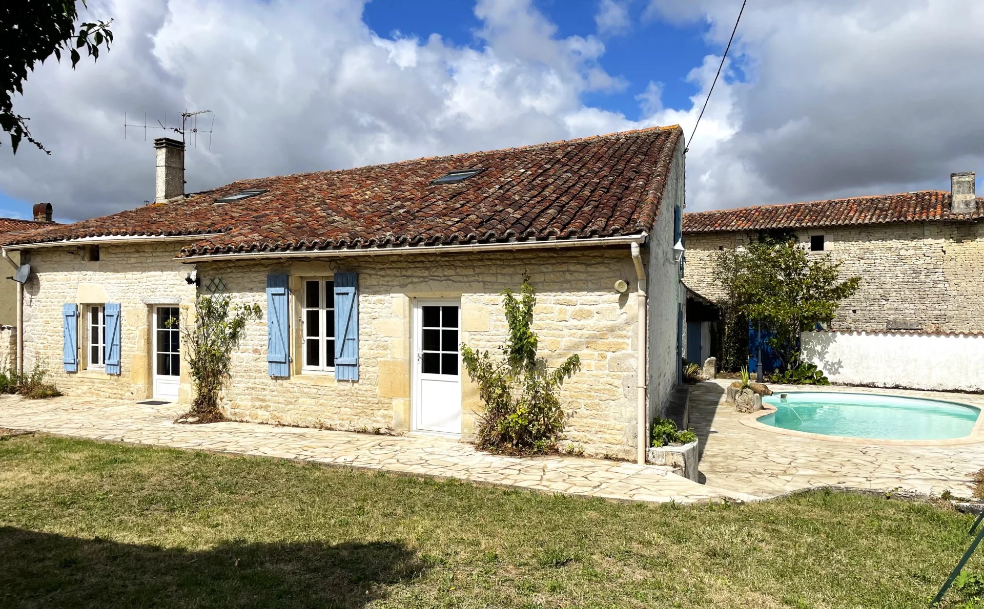 Charming and deceptively spacious Charentaise home with pool, Poitou-Charentes – France – BVI82179