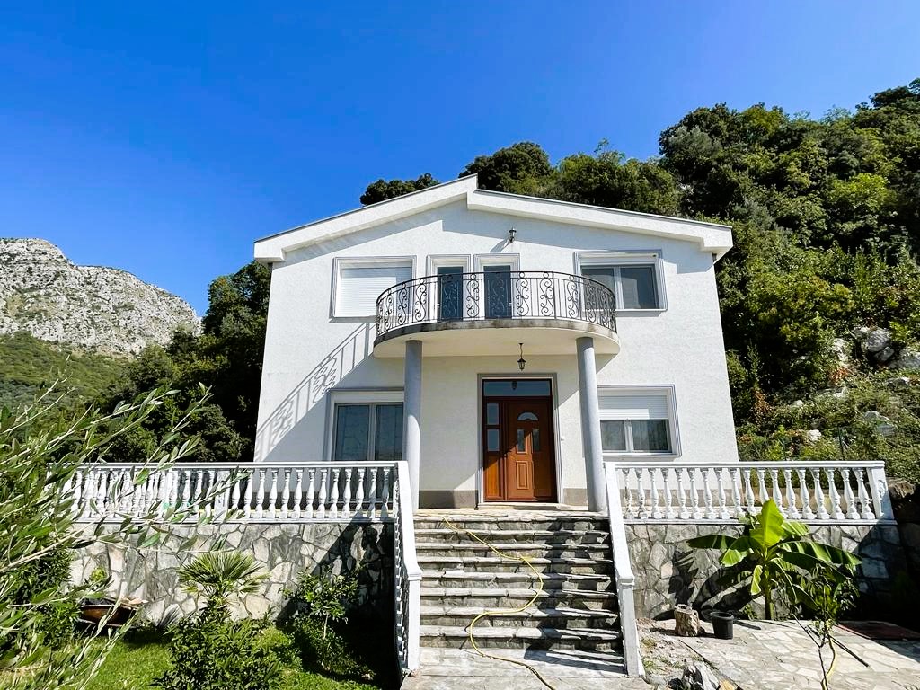 Real Estate Bar: 4-Bedroom Sea View House for Sale – €285K Deal, Montenegro – MREALE84
