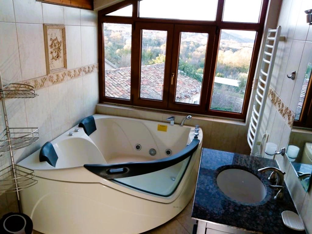 Townhouse with Sea View in Vranovici – 140m², Pool, Sauna, Montenegro – MREMON-01