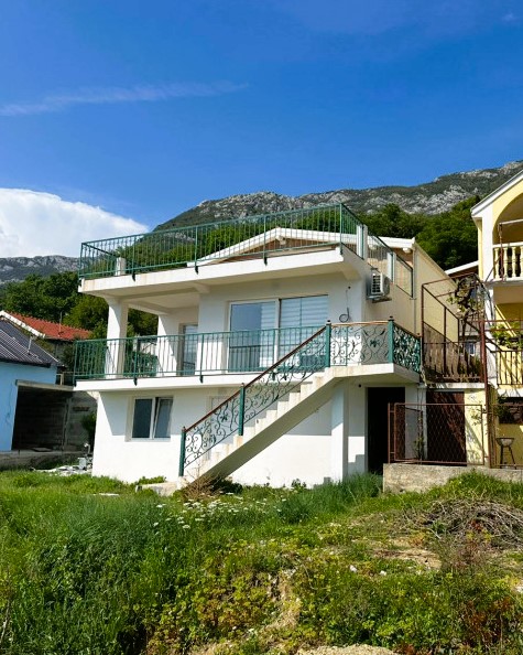 Modern Home for Sale in Sutomore – 200 m², 3 Independent Apartments, Montenegro – MREALE95