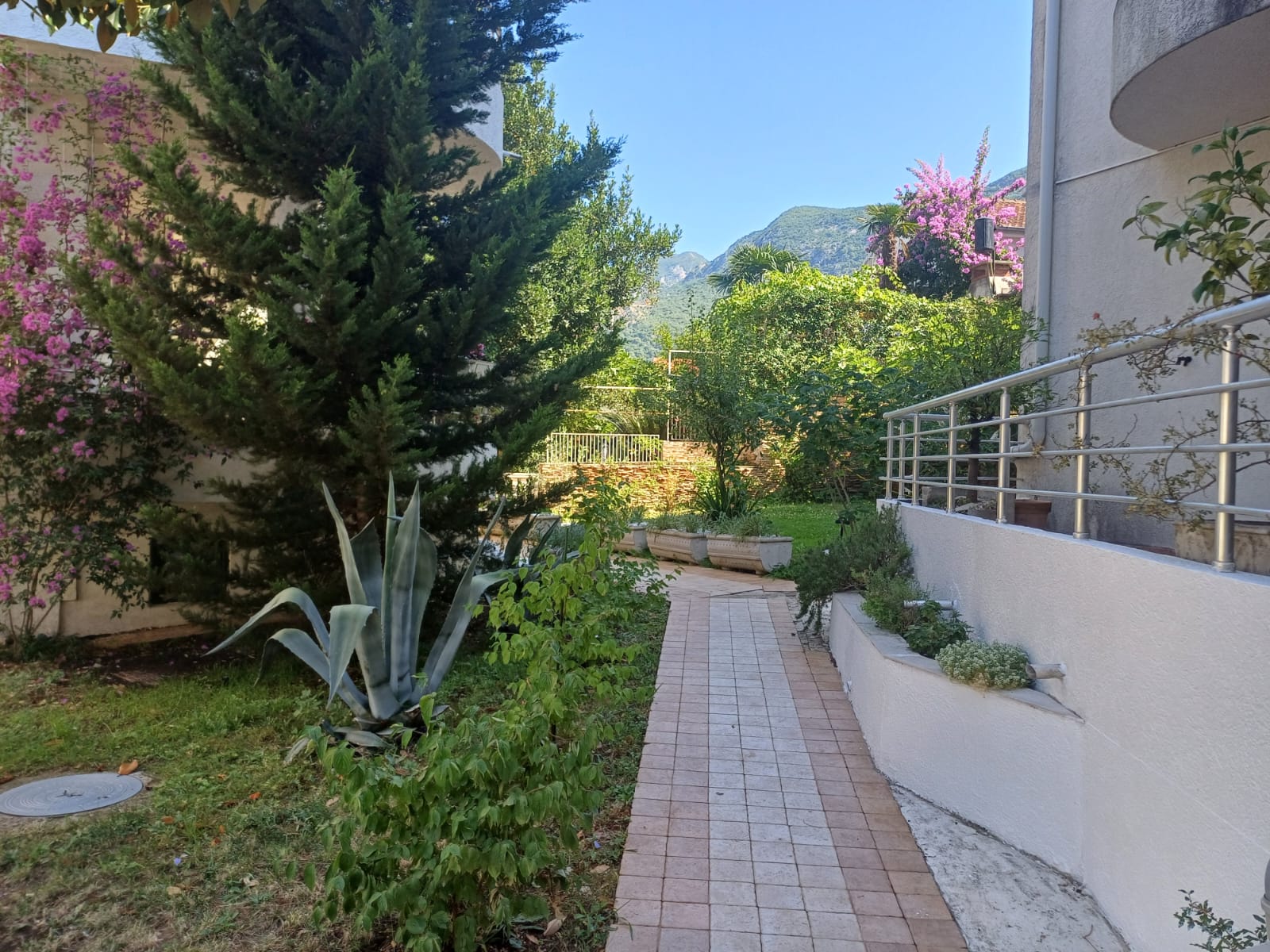 Duplex Apartment for Sale in Risan – 130 m² in Roman Gardens Complex, Montenegro – MRENB97