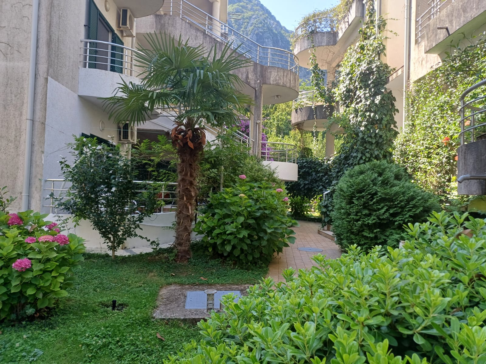 Duplex Apartment for Sale in Risan – 130 m² in Roman Gardens Complex, Montenegro – MRENB97