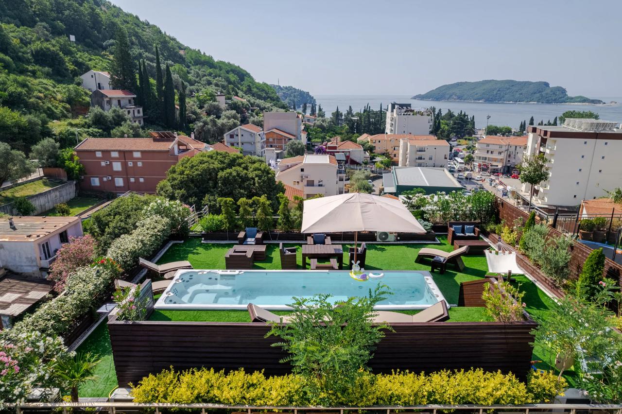 Penthouse for Sale in Budva – Luxury Rooftop Villa with Pool & Sea View, Montenegro – MRENB99