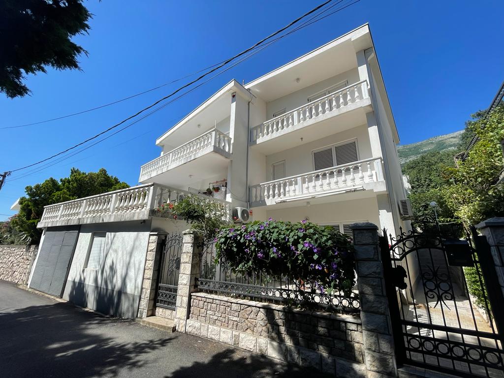 House Sutomore – Spacious Three-Level Home with Sea View, Garden & Garages, Montenegro – MREALE100