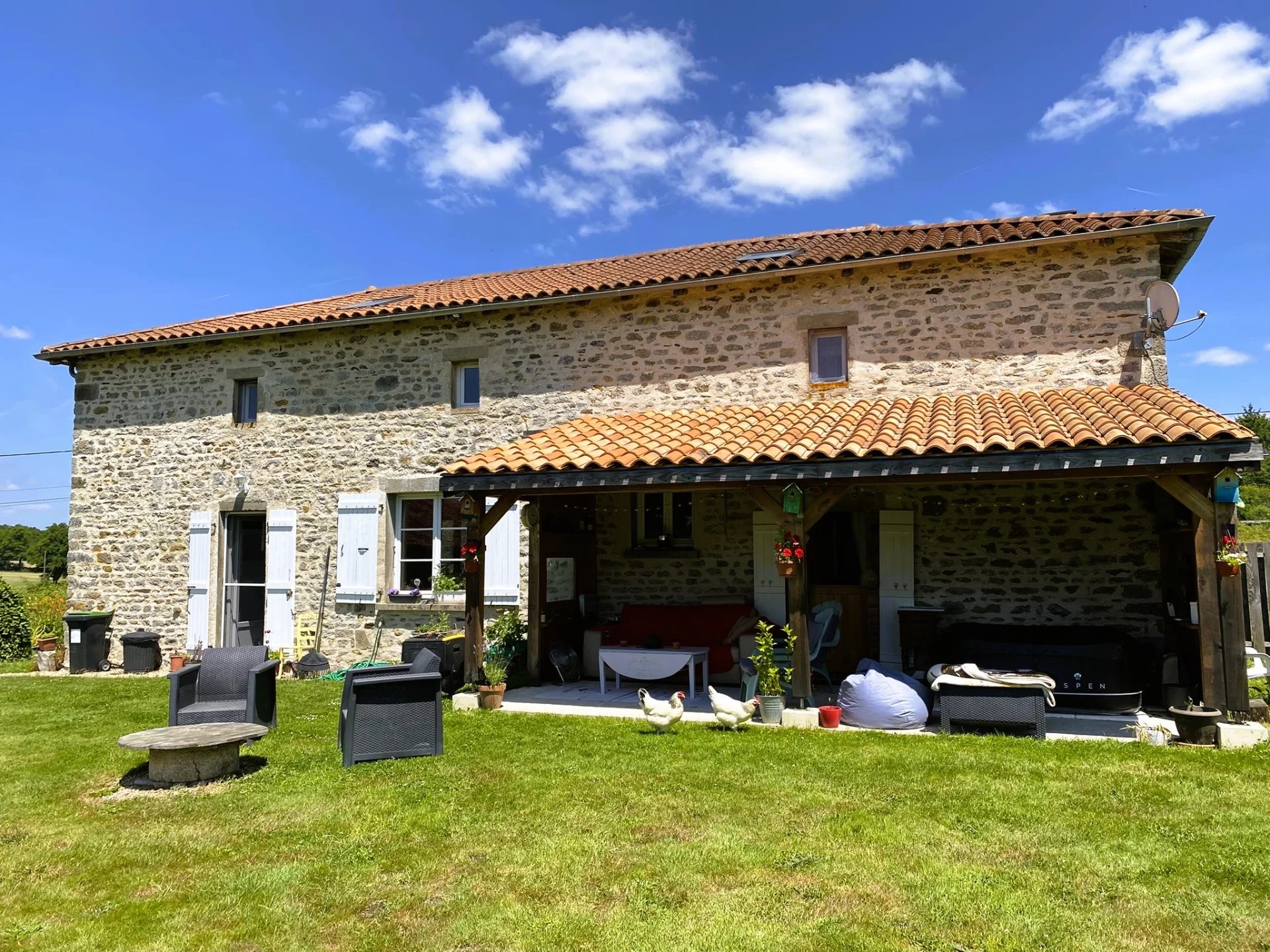 Beautiful country house with a large garden and barns, Limousin – France – BVI82320