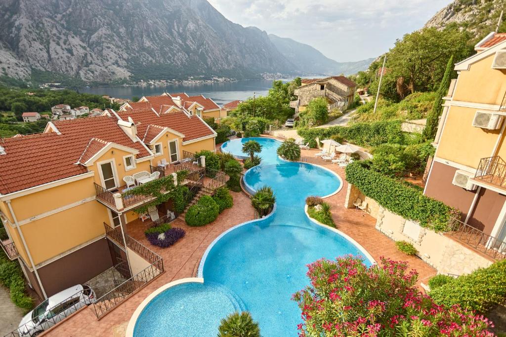 178m² Sea-View Apartment for Sale Orahovac, Kotor – Bonus: Pool & Parking, Montenegro – MRERM-02