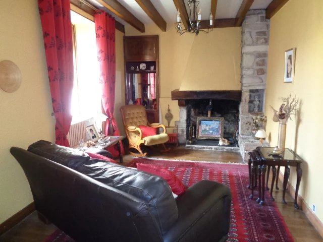 Lovely 3 bed house with in-ground pool, 2 guest houses and potential to create a third, Poitou-Charentes – France – BVI71520