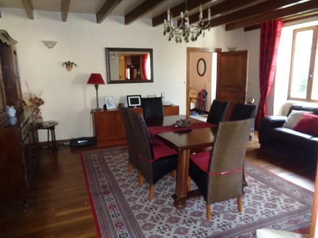 Lovely 3 bed house with in-ground pool, 2 guest houses and potential to create a third, Poitou-Charentes – France – BVI71520