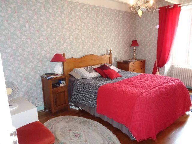 Lovely 3 bed house with in-ground pool, 2 guest houses and potential to create a third, Poitou-Charentes – France – BVI71520