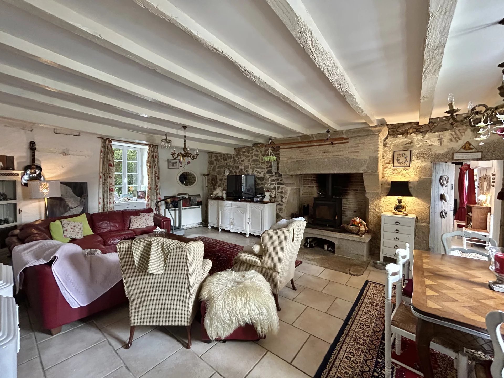 Charming 4/5-Bedroom Detached Farmhouse with 3 Hectares and Gîte Potential, Poitou-Charentes – France – BVI81689